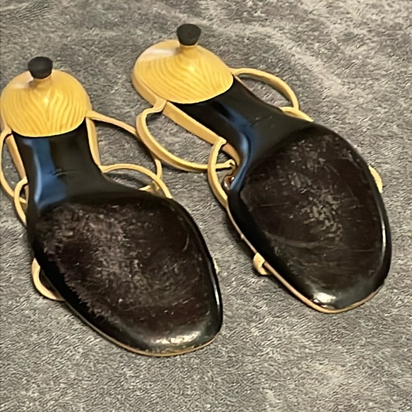 Gucci Women’s Leather Sandal, Gold Inverted G Hardware, Tan - size 38 - Picture 10 of 11